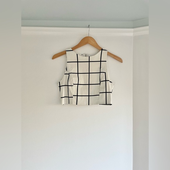 Tops - Black and white windowpane crop top, size Small
